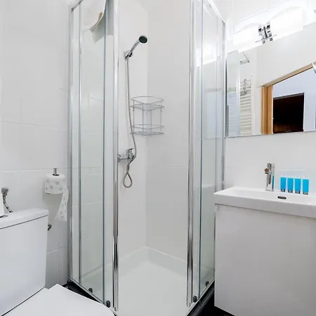 Traugutta Comfort By Bookinghost