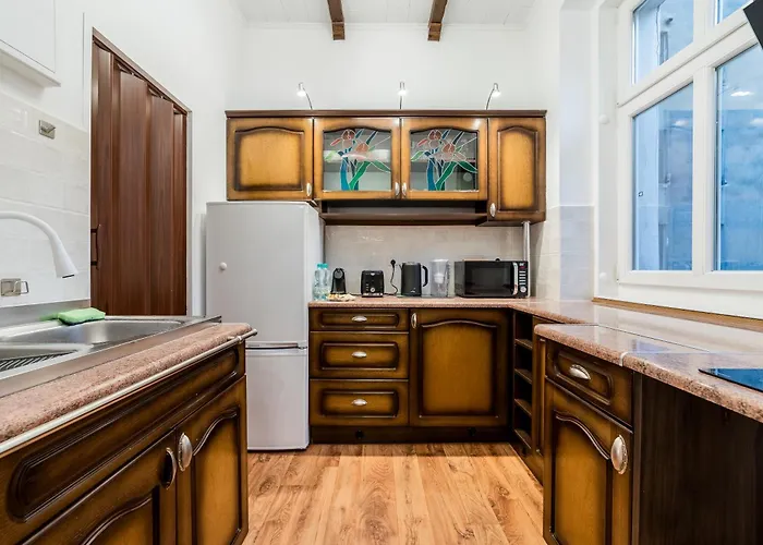 Daire Traugutta Comfort By Bookinghost *