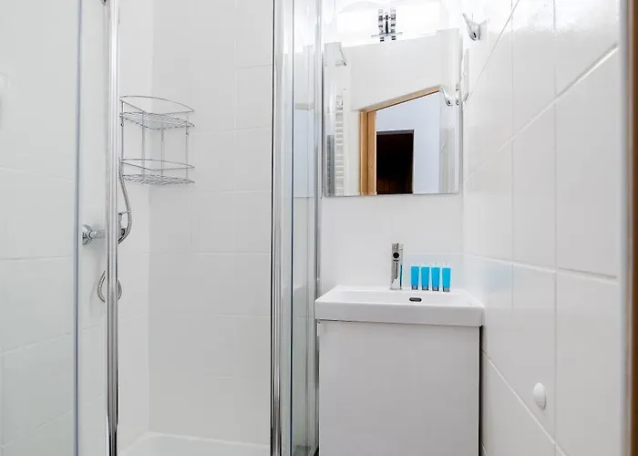 Traugutta Comfort By Bookinghost Daire *