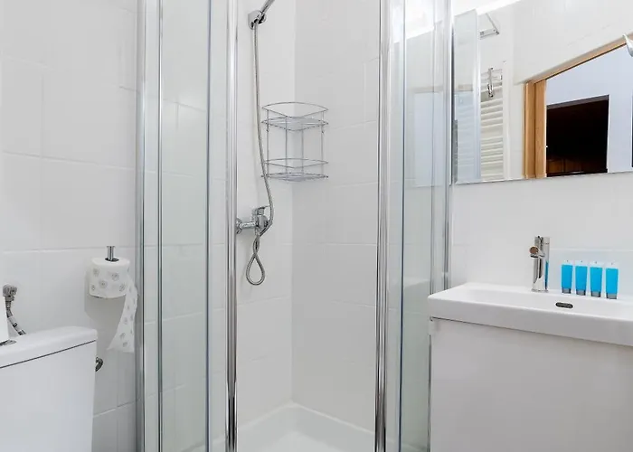 Traugutta Comfort By Bookinghost