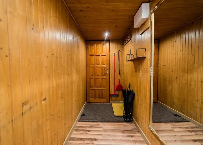 Daire Traugutta Comfort By Bookinghost