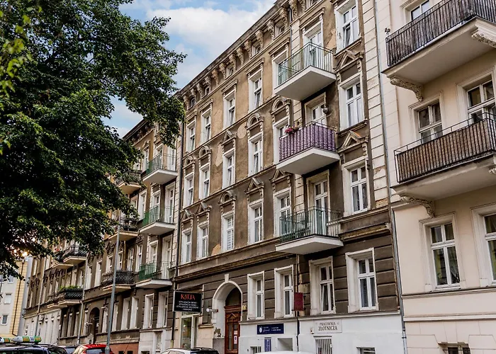 Traugutta Comfort By Bookinghost Daire *